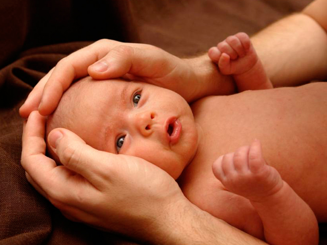 La madre moldea el cerebro del bebé durante el primer año de vida